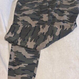 Plus Size Women's Camo Pants NWT Size 22W Caslon A Nordstrom Brand